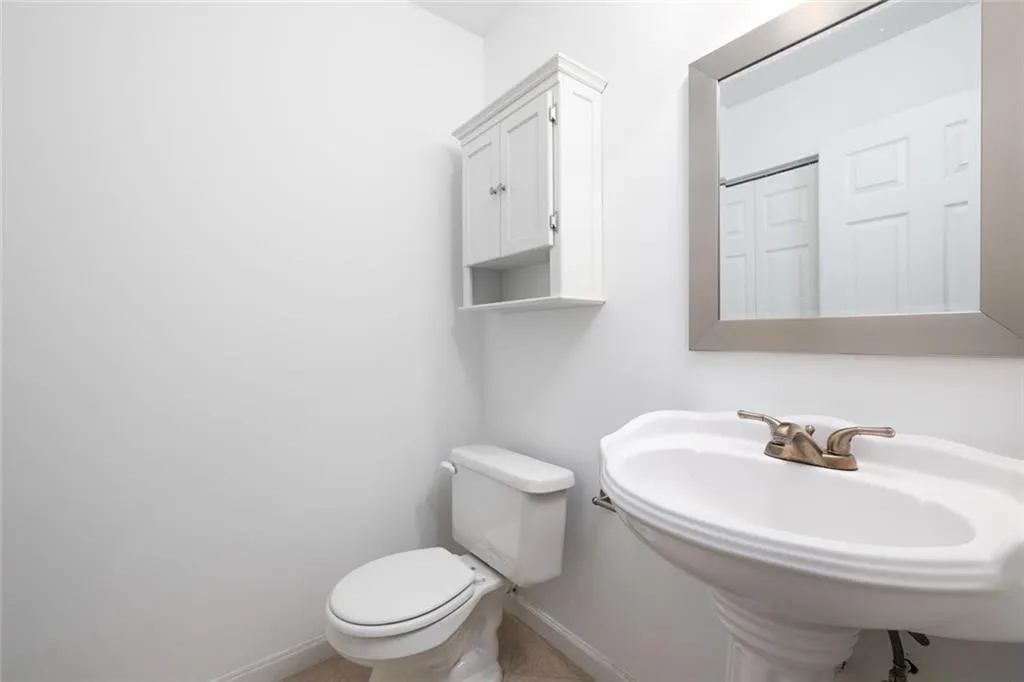 Atlanta, Georgia 30319, United States, 2 Bedrooms Bedrooms, ,3 BathroomsBathrooms,Residential,Active,188027