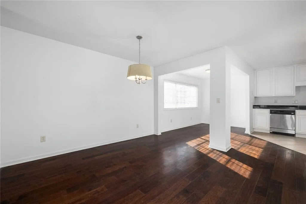 Atlanta, Georgia 30319, United States, 2 Bedrooms Bedrooms, ,3 BathroomsBathrooms,Residential,Active,188027