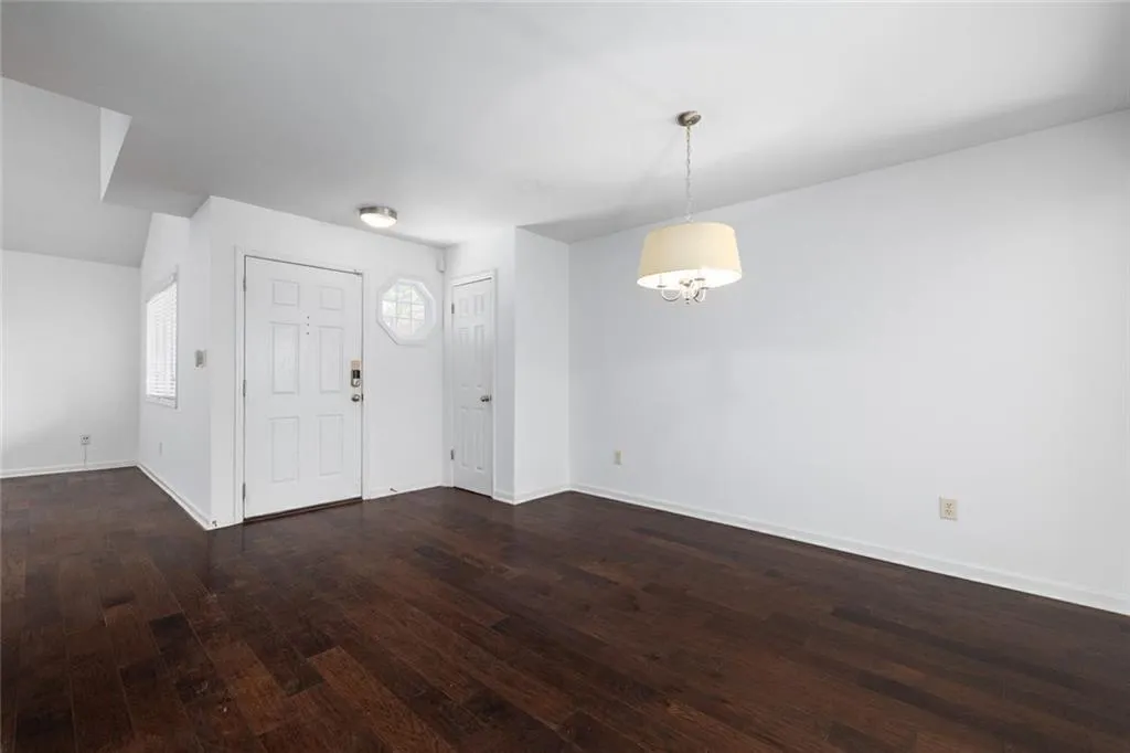 Atlanta, Georgia 30319, United States, 2 Bedrooms Bedrooms, ,3 BathroomsBathrooms,Residential,Active,188027