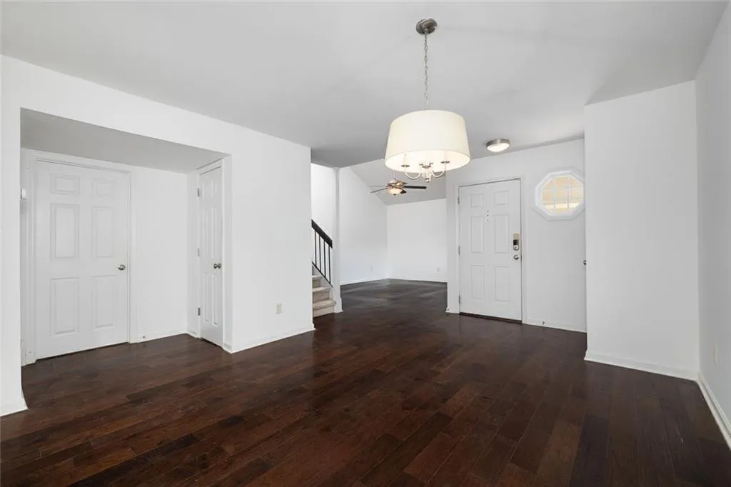 Atlanta, Georgia 30319, United States, 2 Bedrooms Bedrooms, ,3 BathroomsBathrooms,Residential,Active,188027