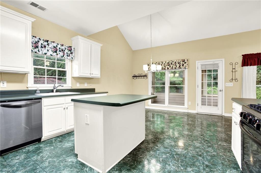 2949 Spotted Pony Court, Acworth, Georgia image 12