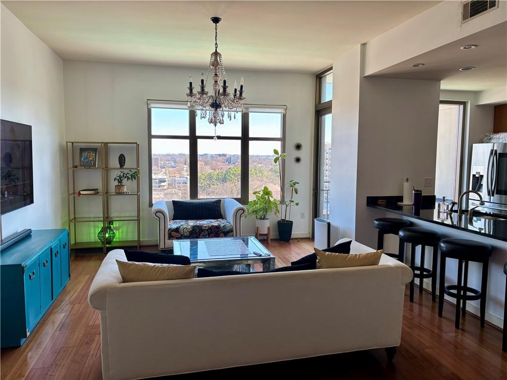 565 Peachtree Street NE 1011