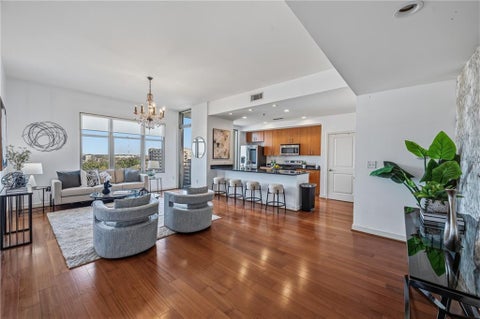 Condo For Sale - 565 Peachtree Street #1011<br/> Fulton County, Atlanta, GA 30308