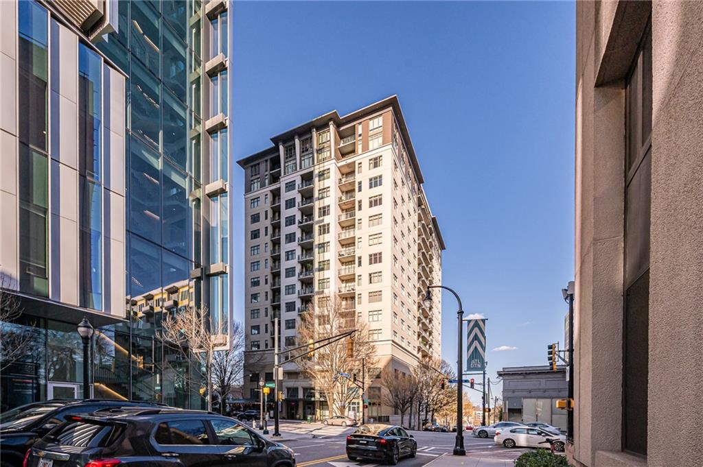 565 Peachtree Street NE 1011