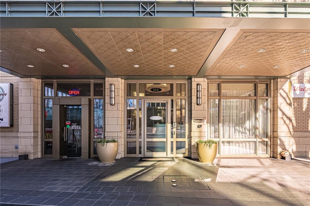 565 Peachtree Street NE 1011