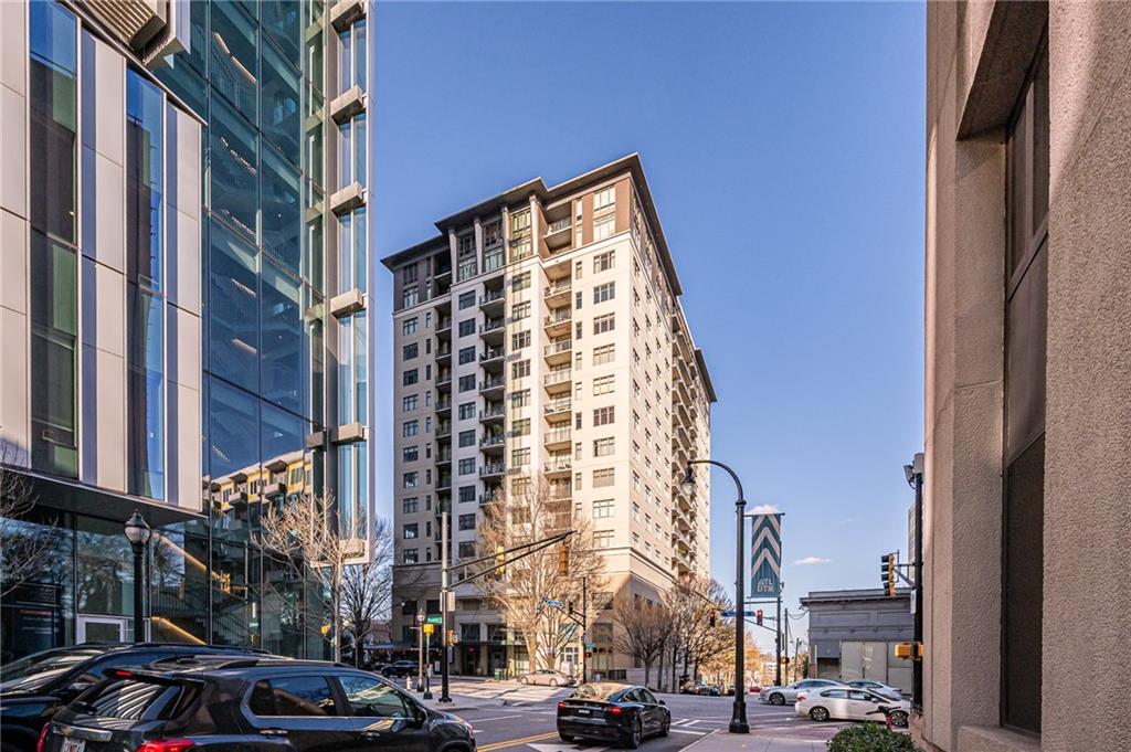 565 Peachtree Street NE 1011