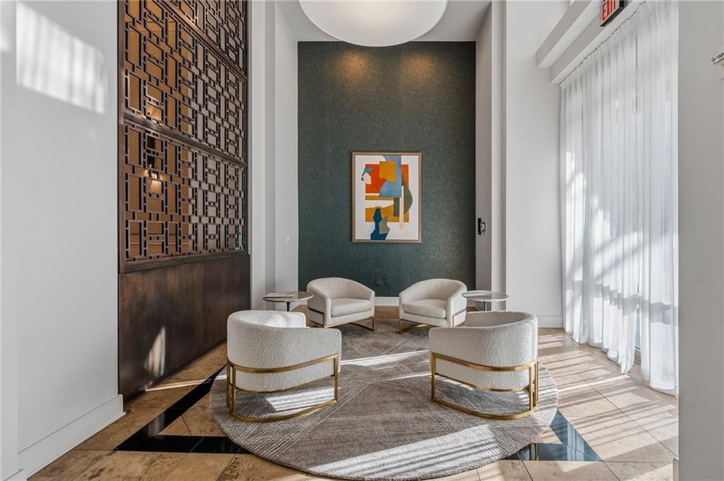 565 Peachtree Street NE 1011