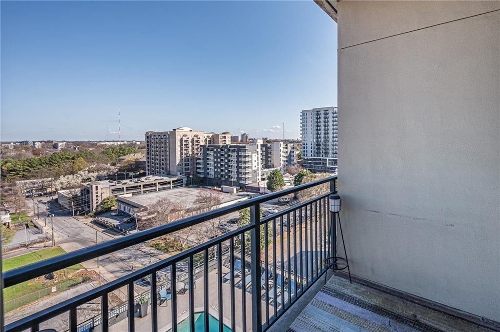 565 Peachtree Street NE 1011