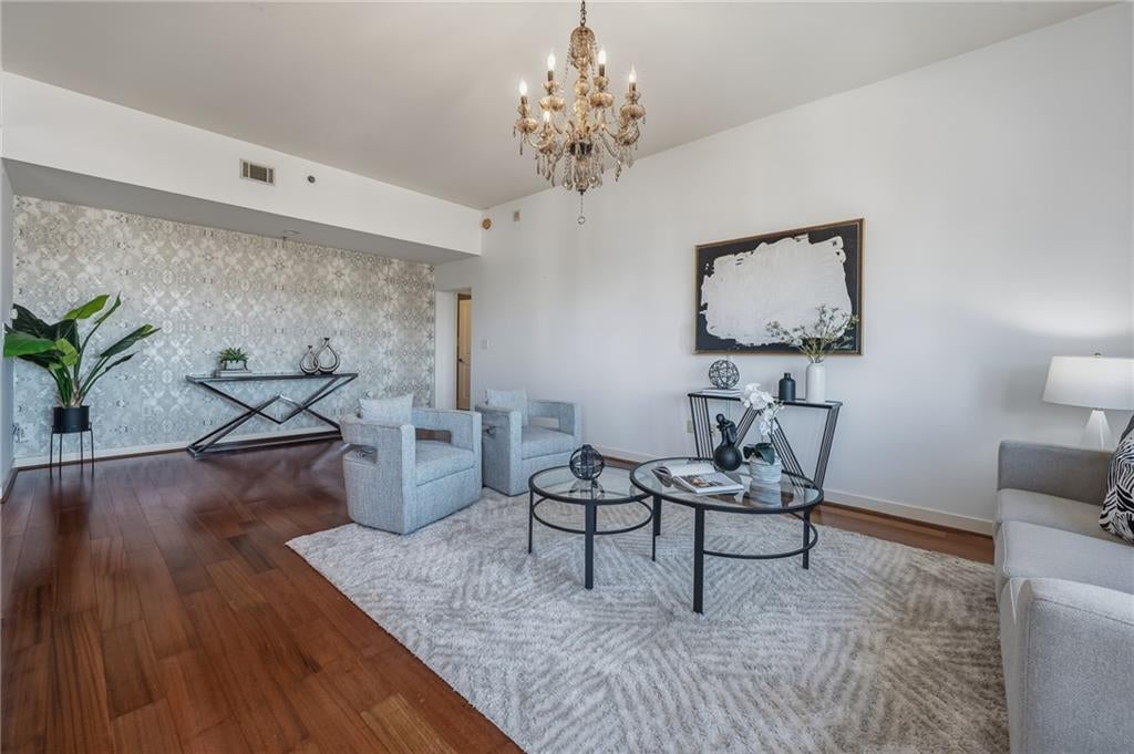 565 Peachtree Street NE 1011