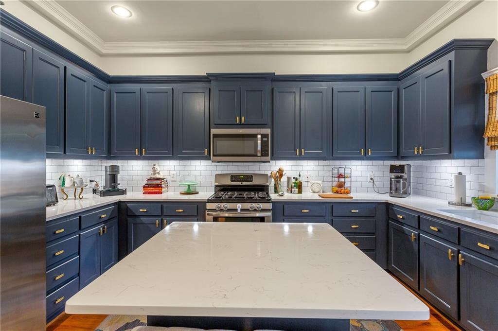 2376 Bernard Road NW