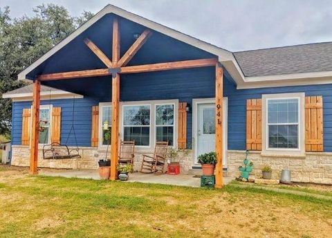 Homes For Sale - 230 Vaughn Circle<br/> Griffin, GA 30223