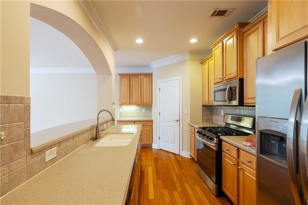 2644 Gadsen Walk