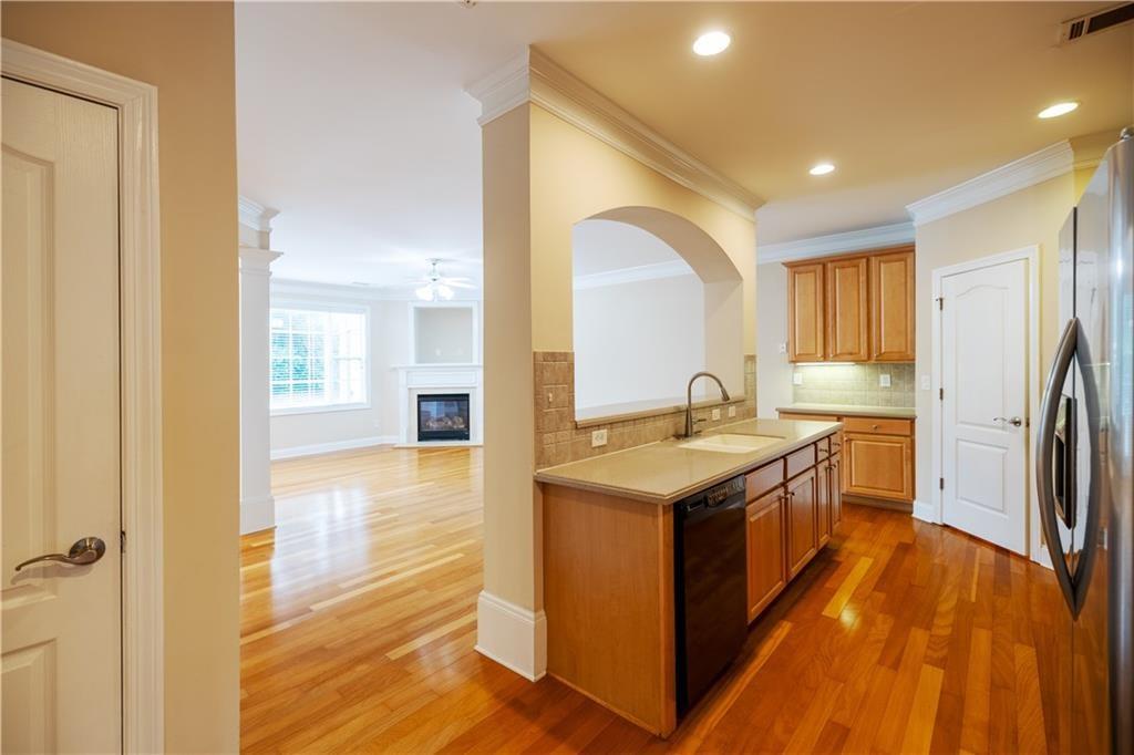 2644 Gadsen Walk