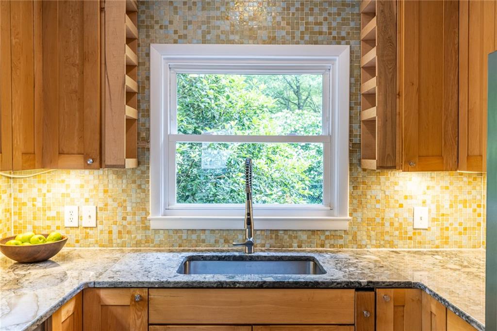 588 Oakdale Road, Atlanta, Georgia image 10