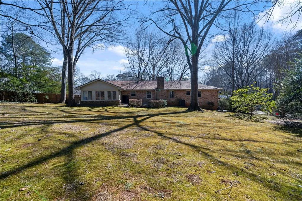 Roswell, Georgia 30075, United States, 3 Bedrooms Bedrooms, ,3 BathroomsBathrooms,Residential,Pending,1027