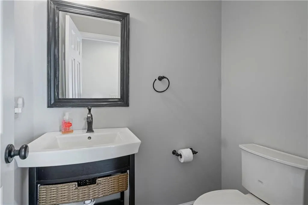 Roswell, Georgia 30075, United States, 3 Bedrooms Bedrooms, ,3 BathroomsBathrooms,Residential,Pending,1027