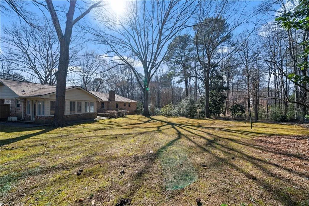 Roswell, Georgia 30075, United States, 3 Bedrooms Bedrooms, ,3 BathroomsBathrooms,Residential,Pending,1027