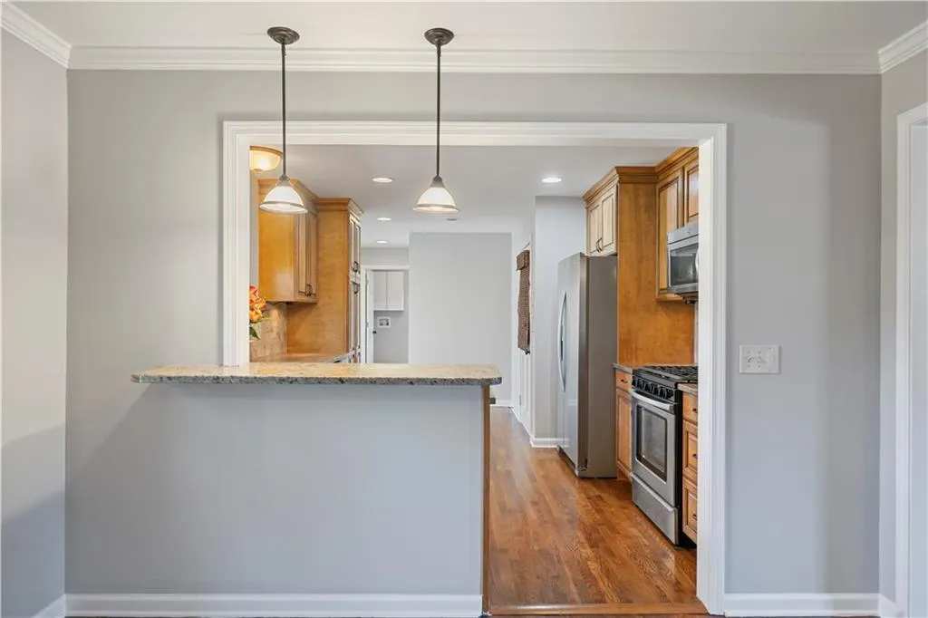 Roswell, Georgia 30075, United States, 3 Bedrooms Bedrooms, ,3 BathroomsBathrooms,Residential,Pending,1027