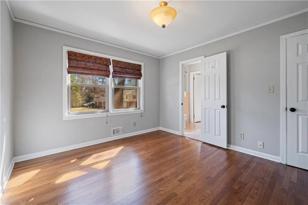 Roswell, Georgia 30075, United States, 3 Bedrooms Bedrooms, ,3 BathroomsBathrooms,Residential,Pending,1027