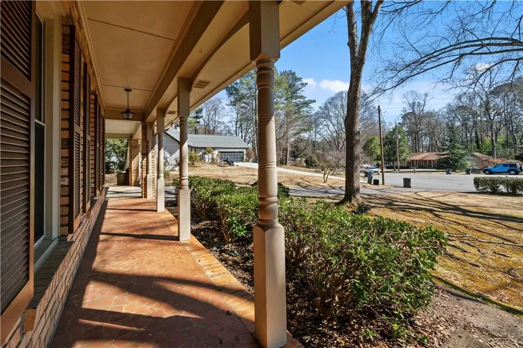 Roswell, Georgia 30075, United States, 3 Bedrooms Bedrooms, ,3 BathroomsBathrooms,Residential,Pending,1027