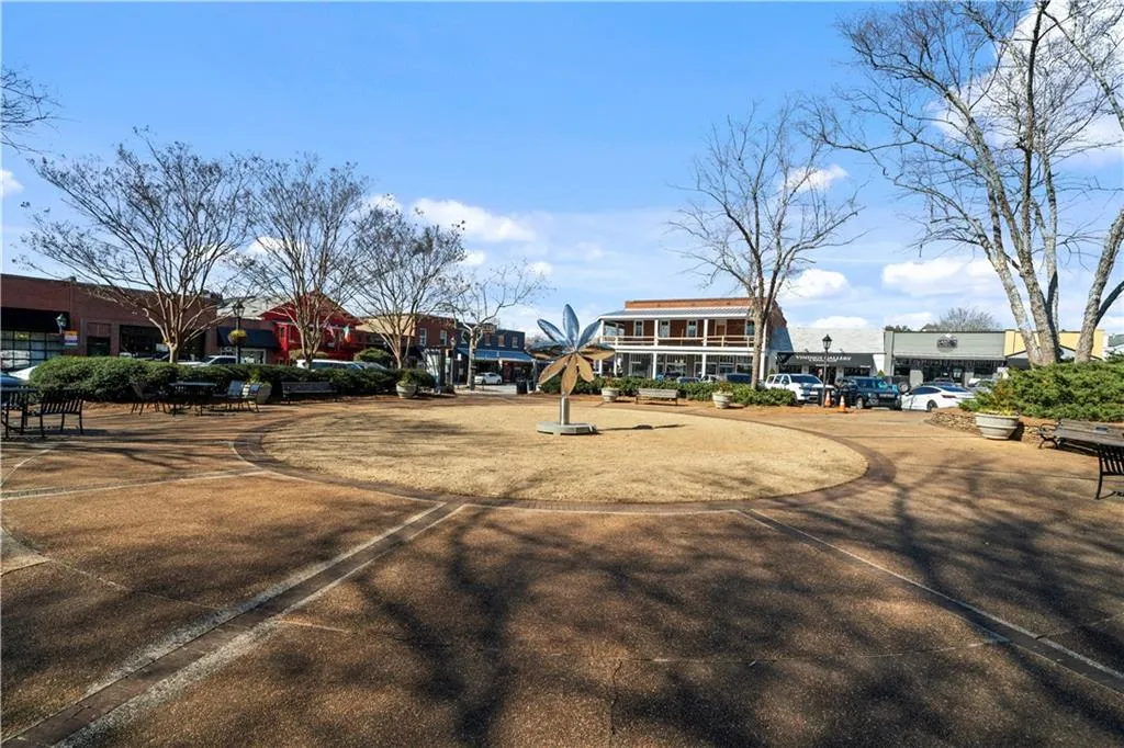 Roswell, Georgia 30075, United States, 3 Bedrooms Bedrooms, ,3 BathroomsBathrooms,Residential,Pending,1027