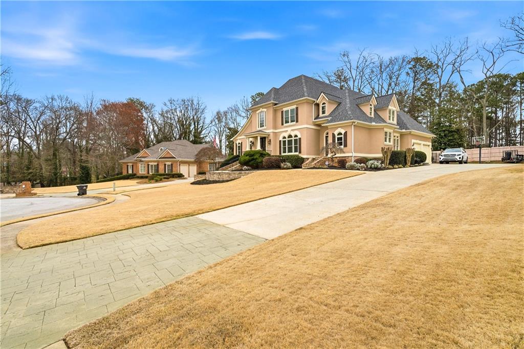 8550 Lake Forrest Drive