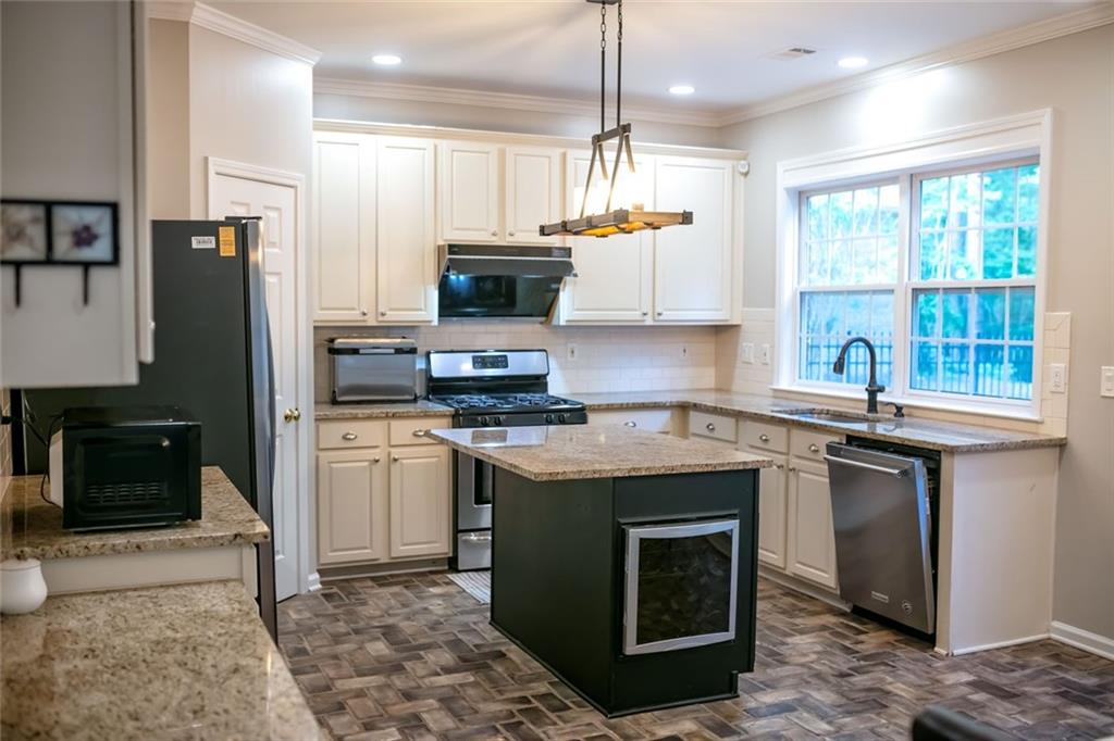 601 Hexham Court, Suwanee, Georgia image 6