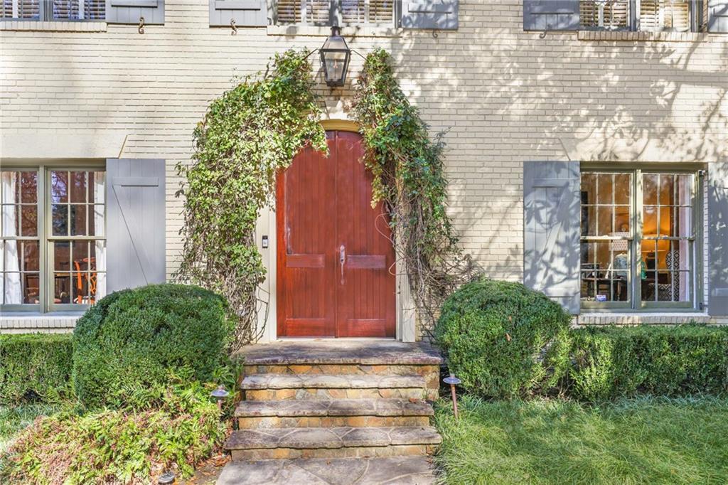 2586 Hyde Manor Drive NW