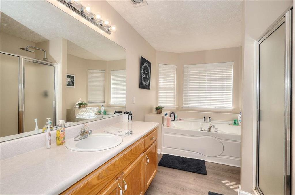 Vinnys Lake - Residential