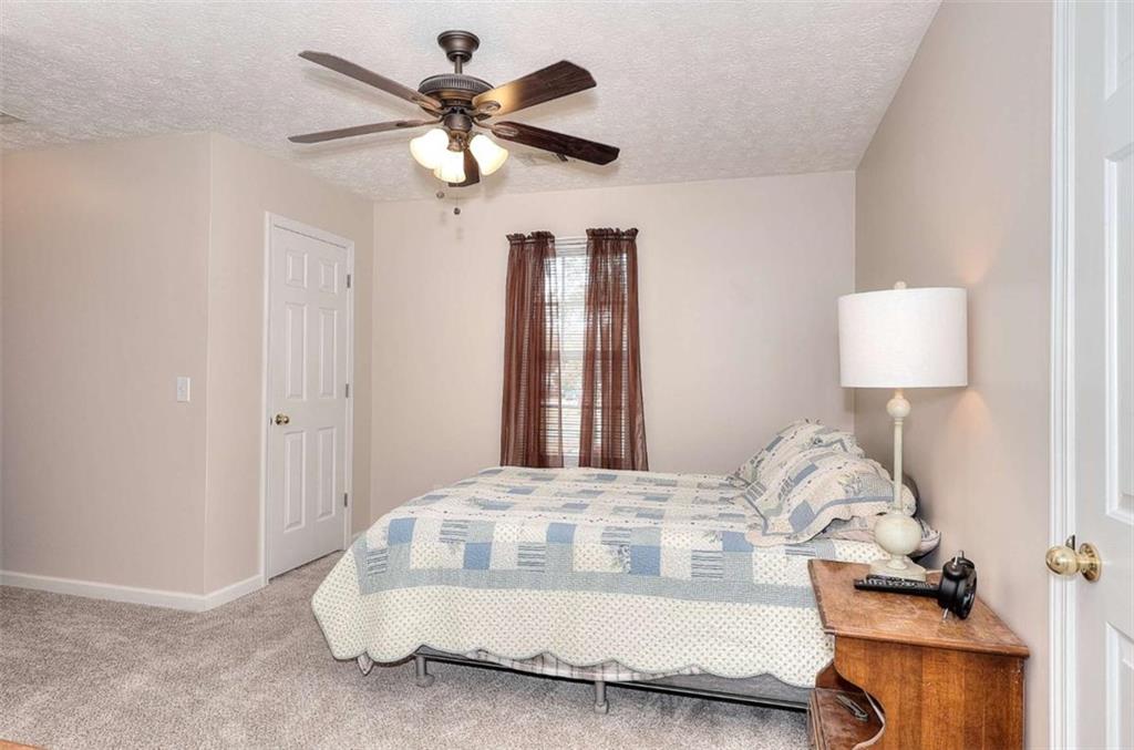 Vinnys Lake - Residential