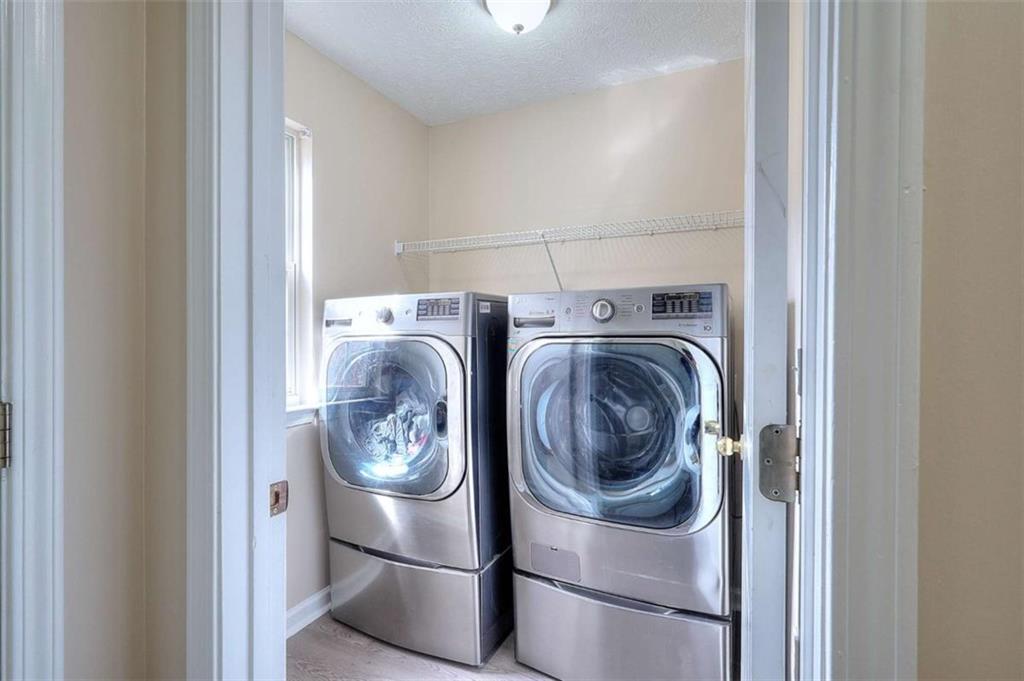 Vinnys Lake - Residential