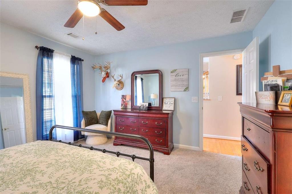 Vinnys Lake - Residential