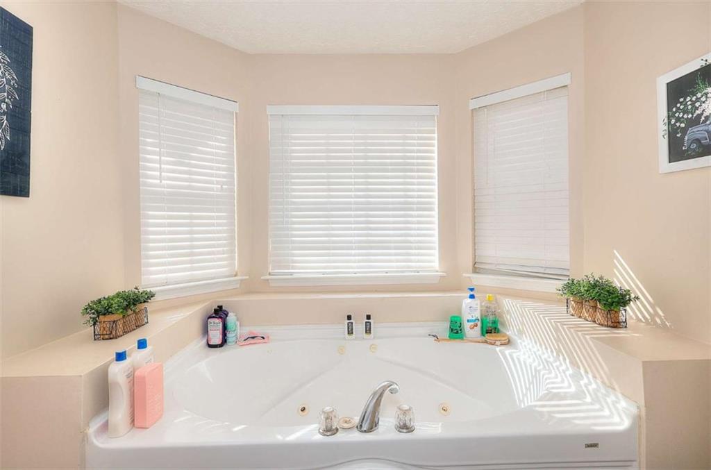 Vinnys Lake - Residential