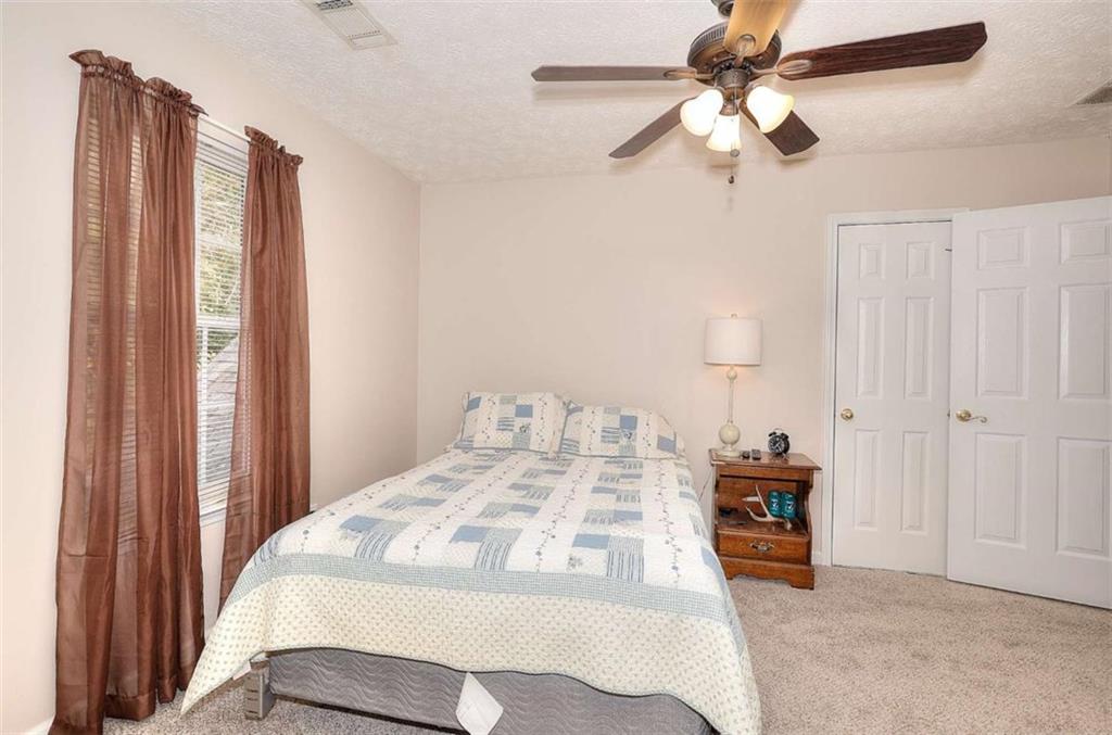 Vinnys Lake - Residential