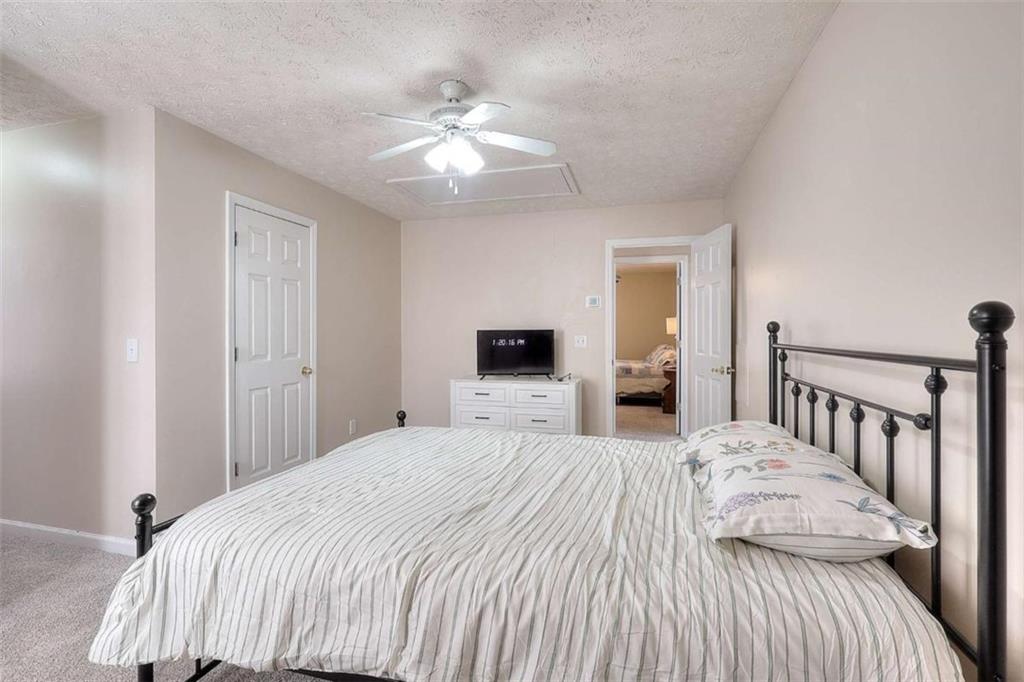 Vinnys Lake - Residential