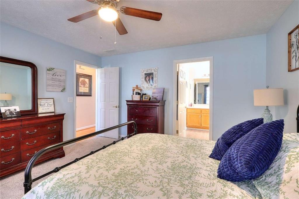 Vinnys Lake - Residential