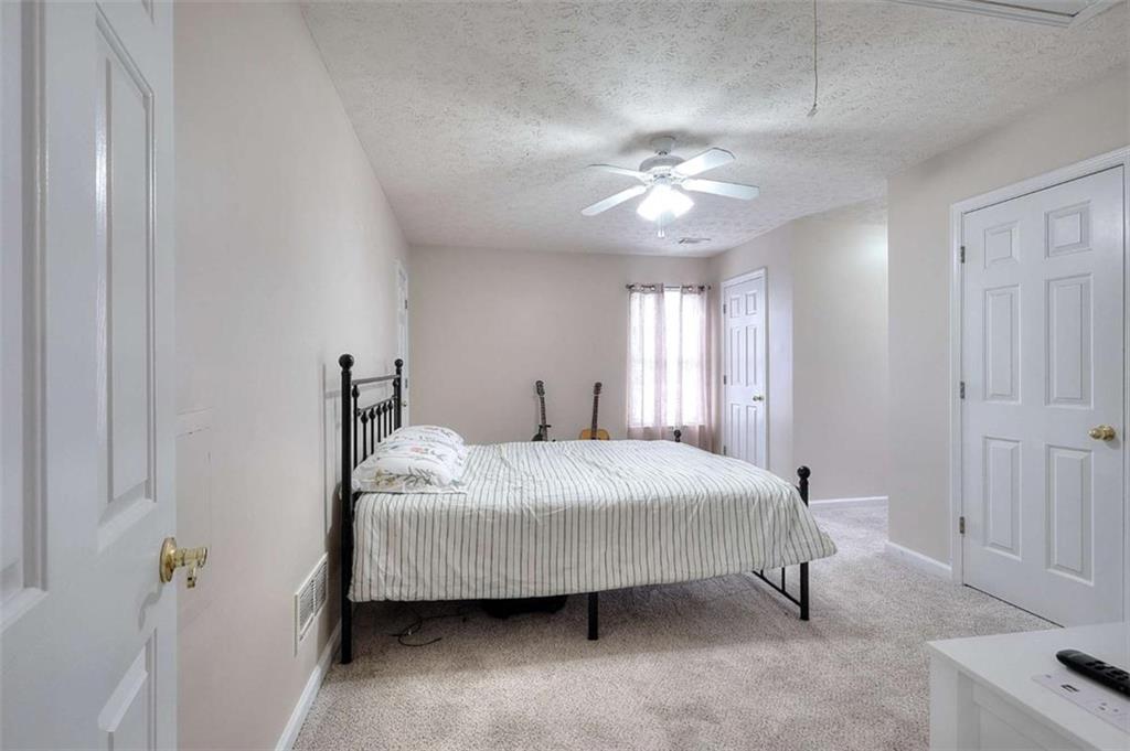 Vinnys Lake - Residential