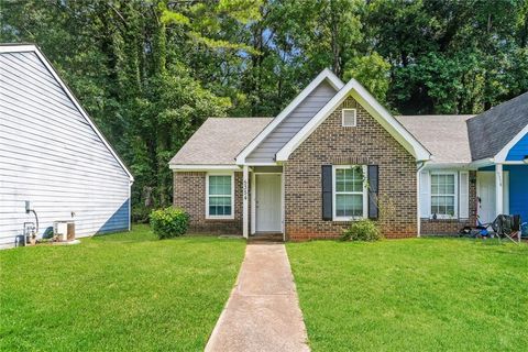 Townhouse For Sale - 5354 Cherry Wood Drive<br/> Stone Mountain, GA 30083