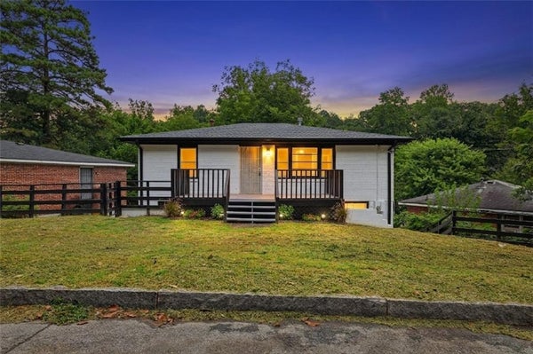 111 VICTOR CIR NW, ATLANTA, GA 30314 - Image 8e23cd74f4d0c33df6ecb3f78174d1a5/2412733280