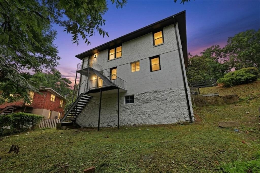 111 Victor Circle NW