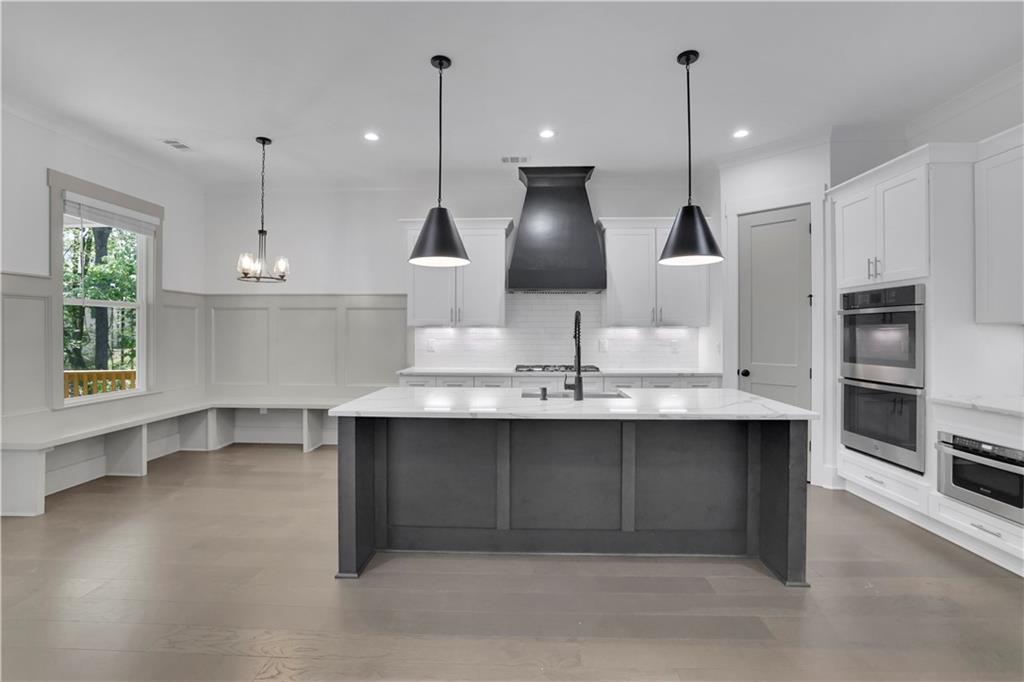 6181 Shoreland Circle