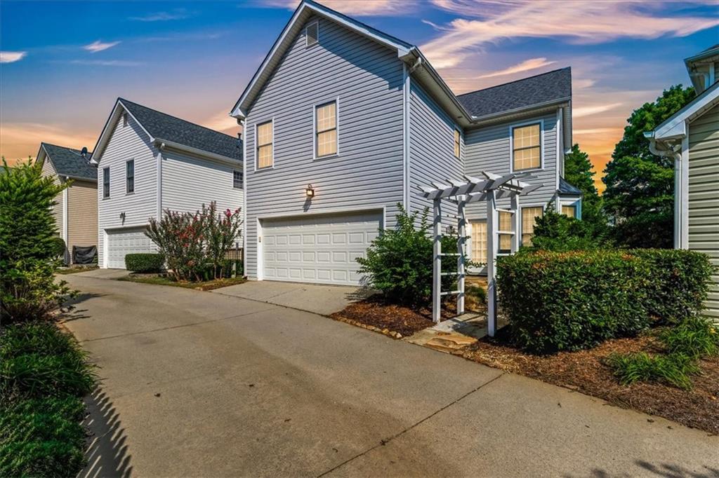 Gardenside  At Powers Ferry - Residential