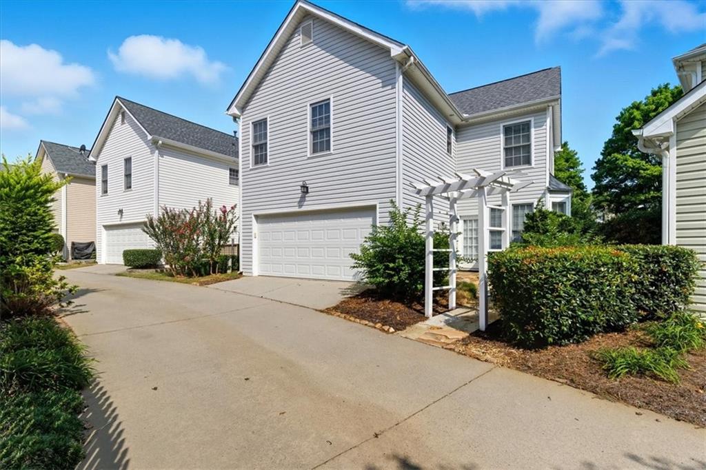 Gardenside  At Powers Ferry - Residential