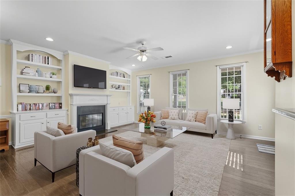 Gardenside  At Powers Ferry - Residential