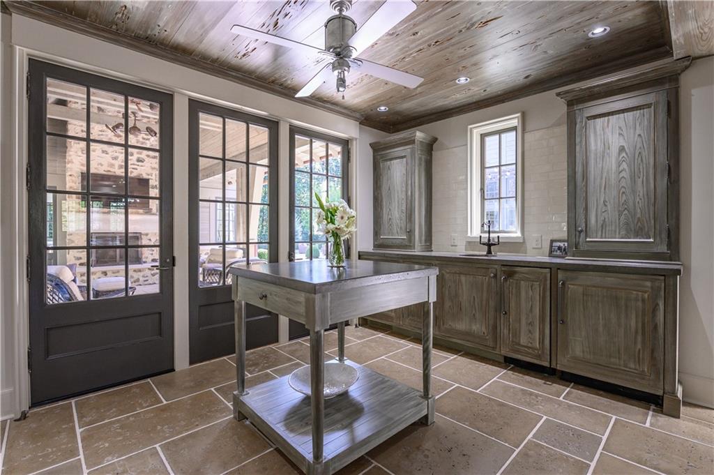 2979 Ridgewood Road, Atlanta, Georgia image 17