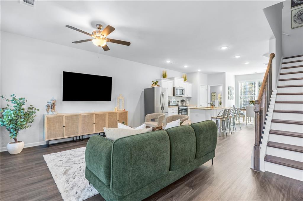 465 Collins Industrial Way