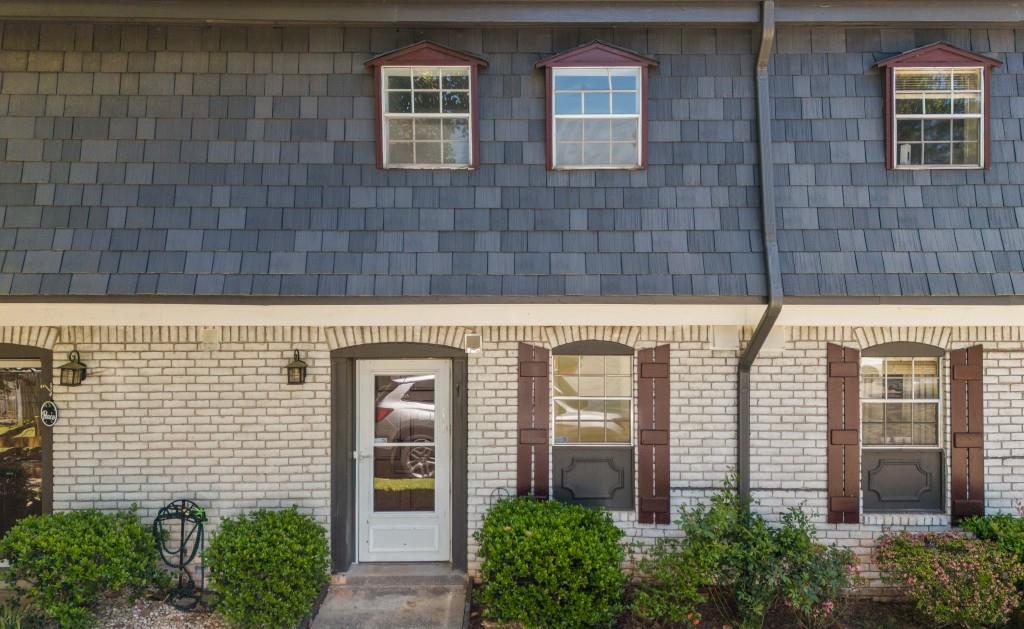 305 Stonecliff Court, Stone Mountain, Georgia image 1