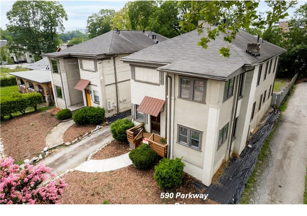 590 Parkway Drive NE
