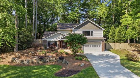 Homes For Sale - 2731 Georgian Court<br/> Marietta, GA 30068