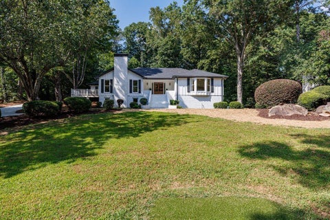 Homes For Sale - 820 Oakhaven Drive<br/> Roswell, GA 30075